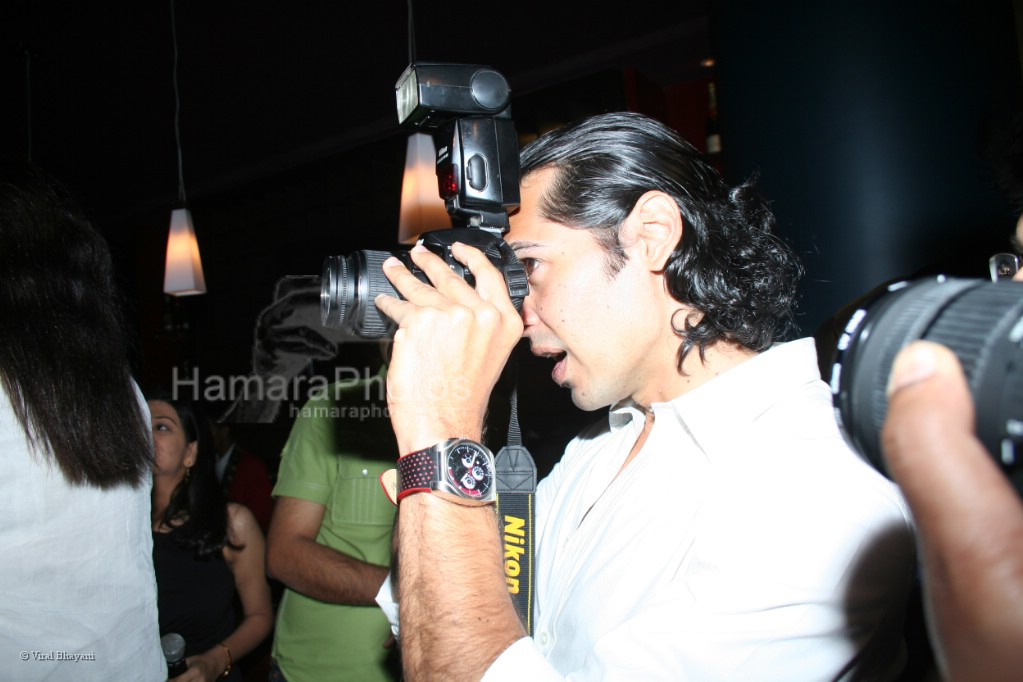 Dino Morea at the Bhram film bash hosted by Nari Hira of Magna in Khar on 2nd March 2008