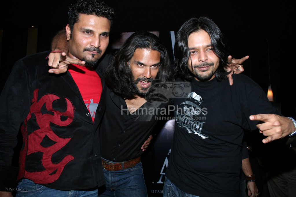siddharth,Milind Soman and suhaas at the Bhram film bash hosted by Nari Hira of Magna in Khar on 2nd March 2008