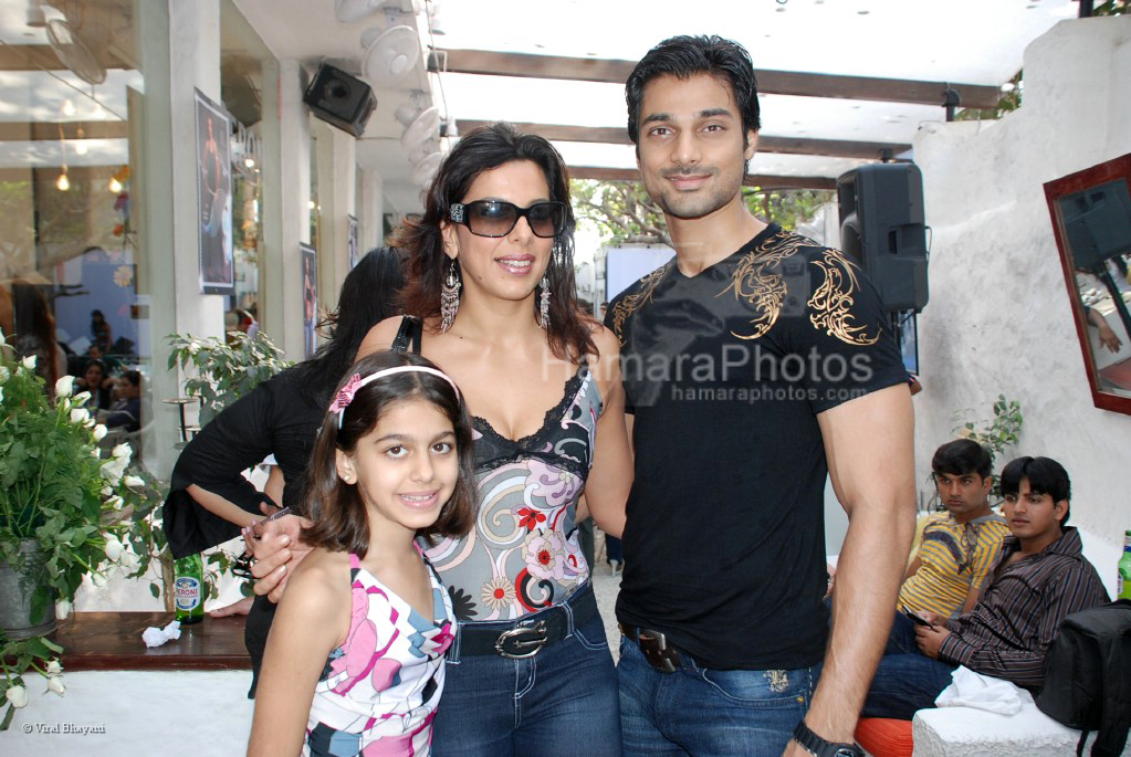 Pooja bedi with daughter and Hanif at the launch of Ice model management with a brunch in association with Peroni in Olive on 2nd march 2008