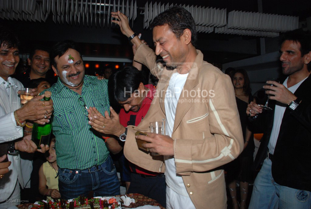 Irfan Khan at director Neeraj Pathak's birthday bash in Sahara Star on March 3rd 2008