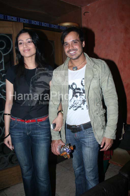 Gauri,Yash Tonk at Makrand Deshpande's birthday in RIO lounge on March 5th 2008