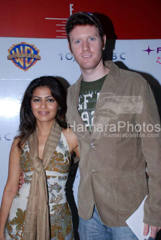 Shweta Keswani with alex at 10,000 BC premiere in Fame, Andheri on March 5th 2008