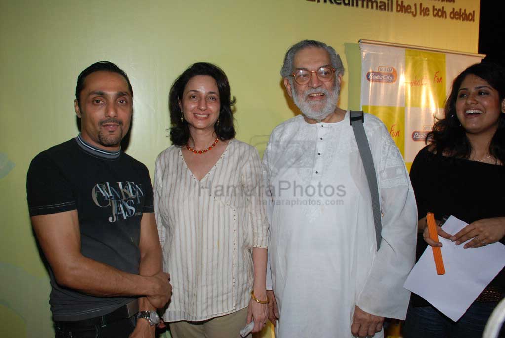 Rahul Bose, Vijaypat Singhania at the event against eve teasing at the Gateway of India on March 7th 2008 