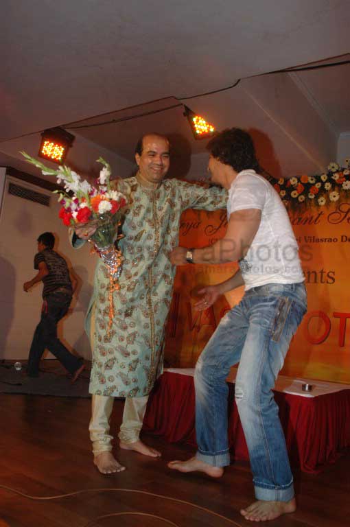 Suresh Wadkar, Sonu Nigam at Hema Malini's performance at Vasatotsav in Ajivasan Hall, Juhu, Mumbai on March 7, 2008 
