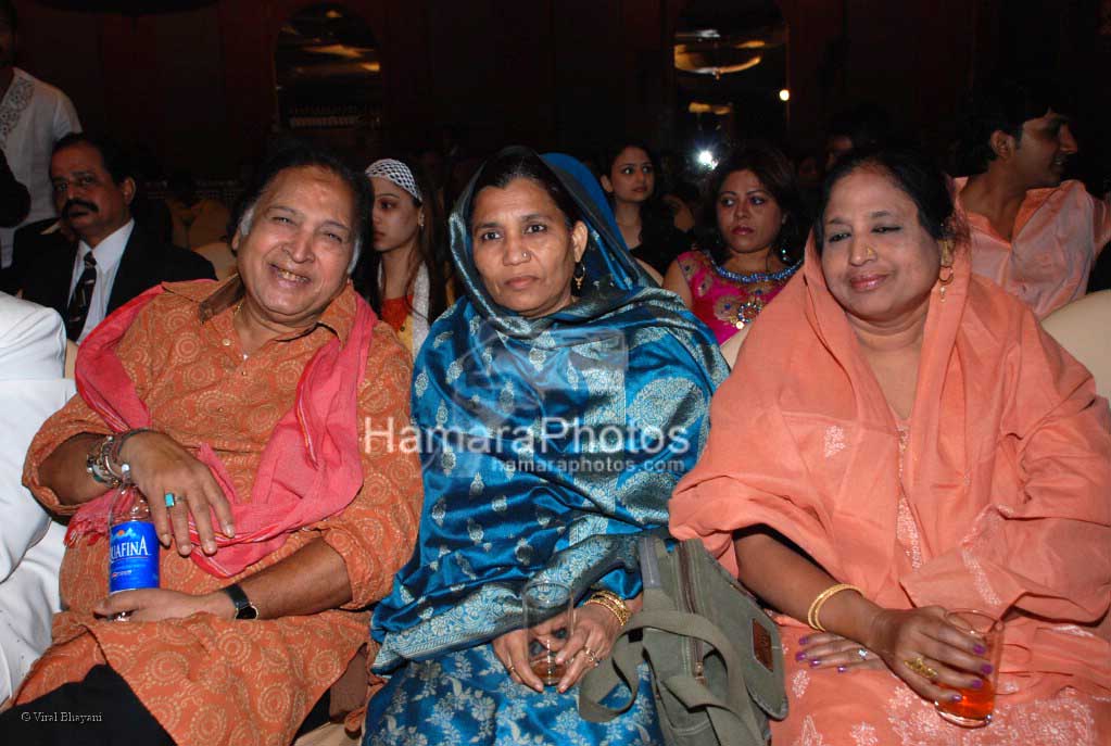 Ustad Sultan Khan with family at Yukta Mookhey's film Memsahab's music launch in JW Marriott on March 9th 2008