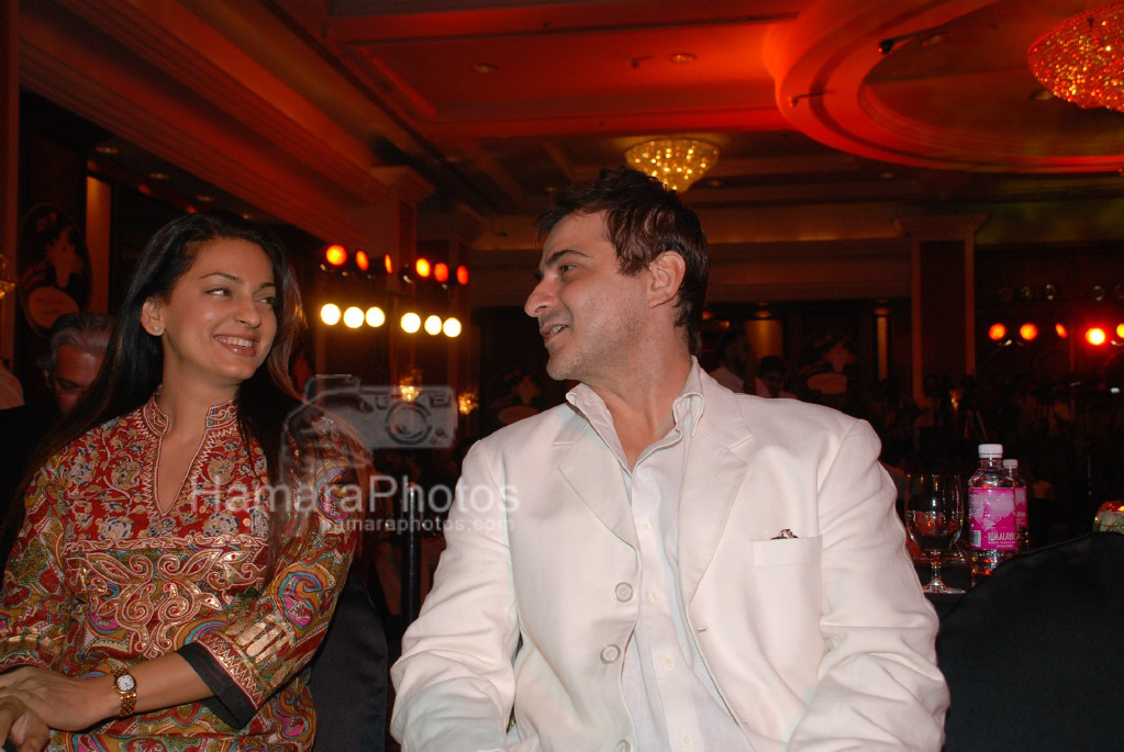 Juhi Chawla, Sanjay Kapoor at launch of Kolkata Knight Riders in Taj Lands End on 13 March 2008 