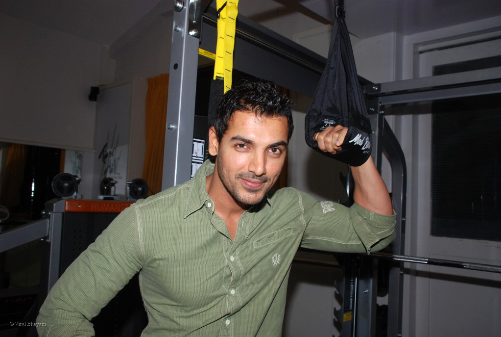 John Abraham at the launch of WATSON FITNESS in Khar Danda on March 13th 2008