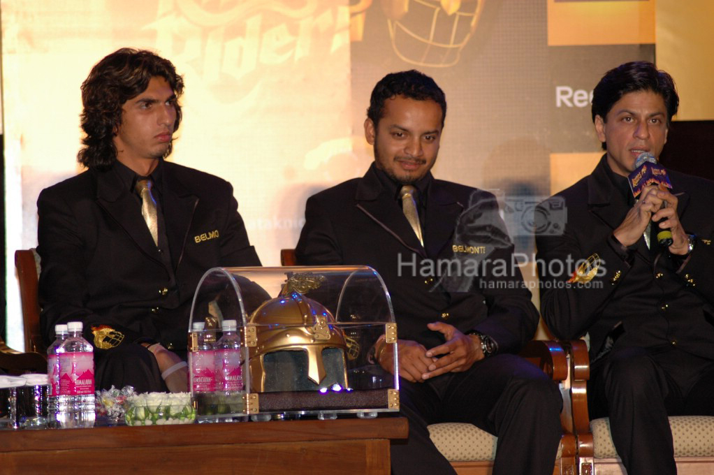 Ishant Sharma, Murali Kartik, Shahrukh Khan at launch of Kolkata Knight Riders in Taj Lands End on 13 March 2008 