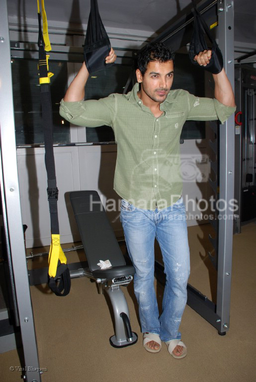 John Abraham at the launch of WATSON FITNESS in Khar Danda on March 13th 2008