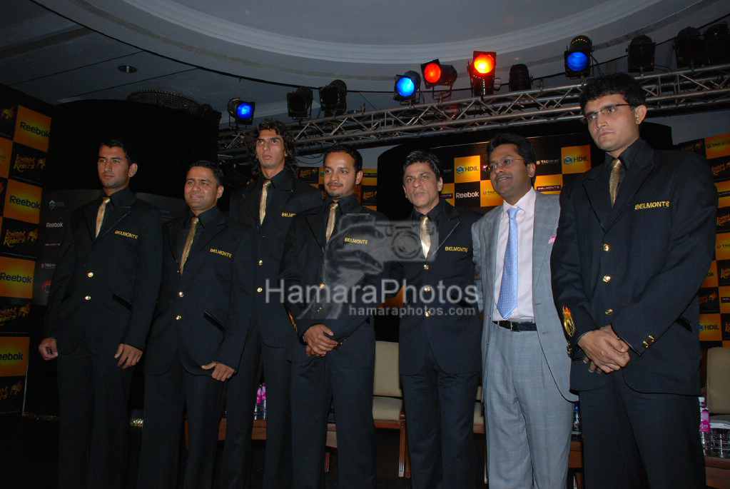 Akash Chopra,Ishant Sharma, Murali Kartik, Shahrukh Khan,Lalit Modi,Saurav Ganguly at launch of Kolkata Knight Riders in Taj Lands End on 13 March 2008 