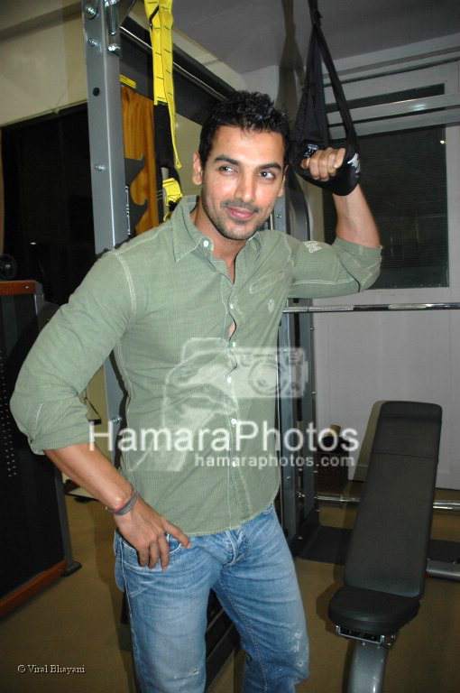 John Abraham at the launch of WATSON FITNESS in Khar Danda on March 13th 2008
