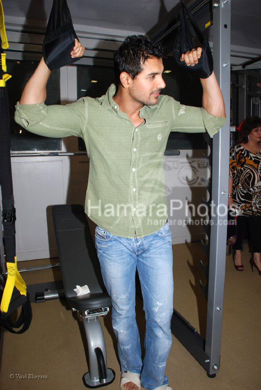John Abraham at the launch of WATSON FITNESS in Khar Danda on March 13th 2008