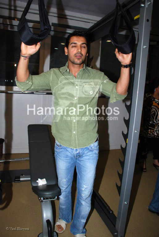 John Abraham at the launch of WATSON FITNESS in Khar Danda on March 13th 2008