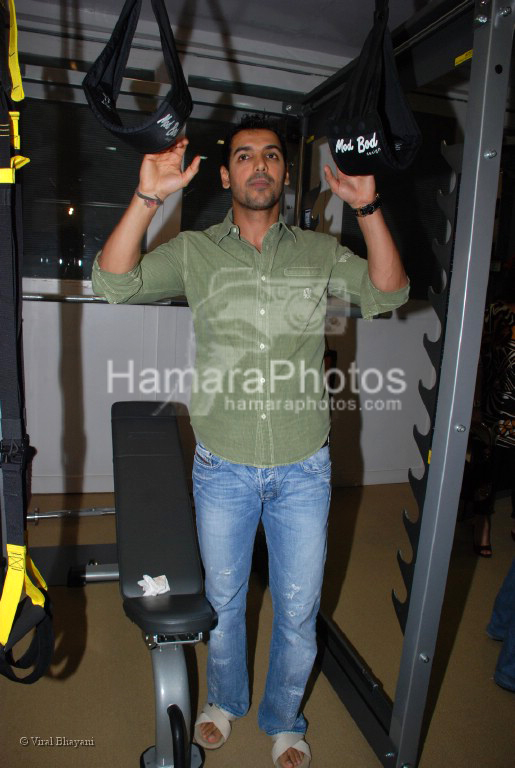 John Abraham at the launch of WATSON FITNESS in Khar Danda on March 13th 2008