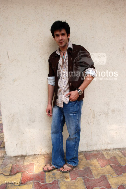 Bhuvnesh at the location of Dahej Serial on 9Xon March 13th 2008