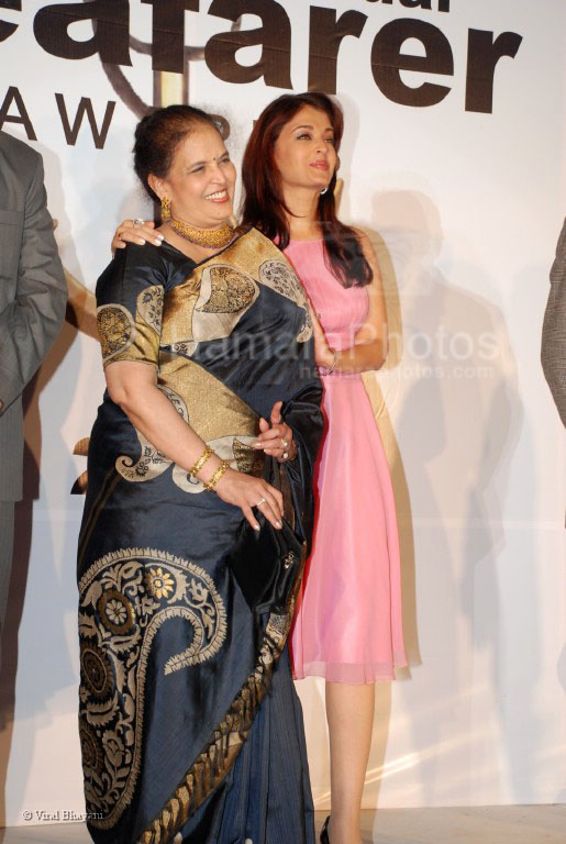 Aishwarya Rai with mom at Sailor Today Awards in Royal Palms on March 15th 2008