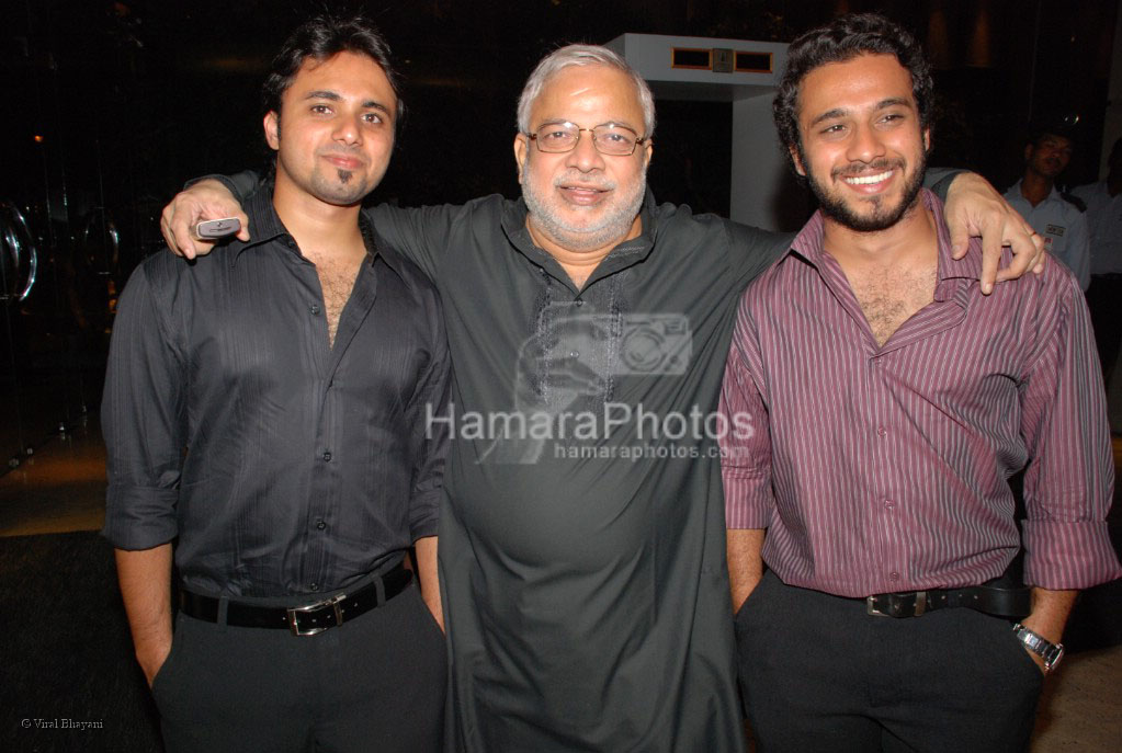 N Chandra with sons Yogi and Nachiket at Parvin Dabas and Preeti Jhangiani wedding reception in Hyatt Regency on March 23rd 2008