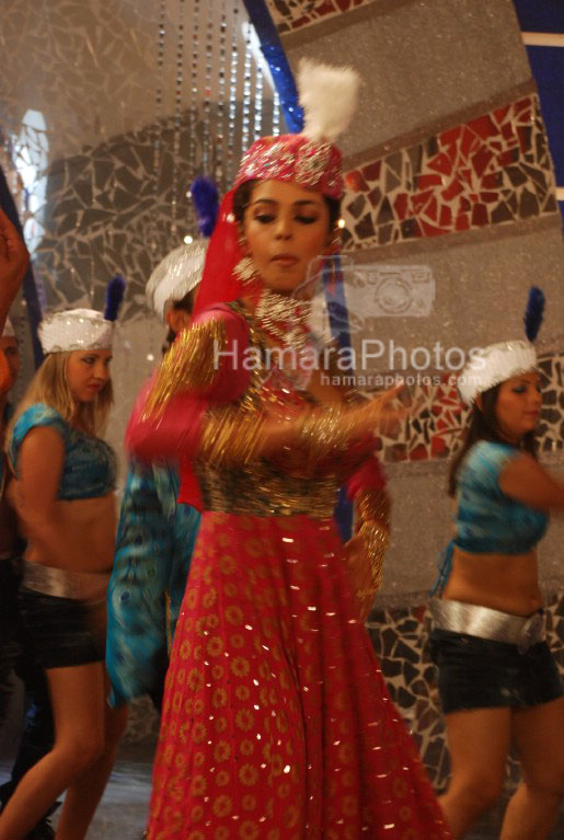 Mallika Sherawat on the sets of Maan Gaye Mughal-e-Azam at Filmistan on March 20th 2008