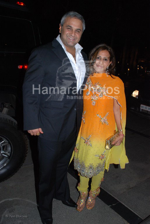 Rahul Nanda with wife at Parvin Dabas and Preeti Jhangiani wedding reception in Hyatt Regency on March 23rd 2008