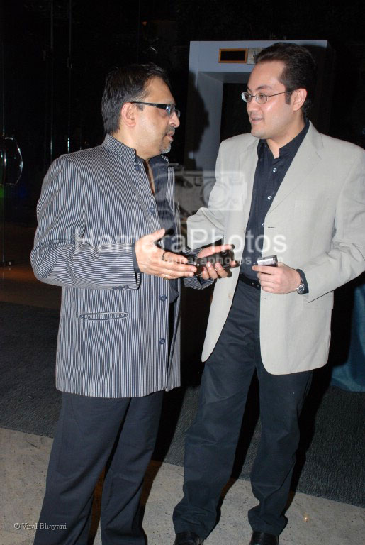 Pradip Guha with Rajat Barjatya at Parvin Dabas and Preeti Jhangiani wedding reception in Hyatt Regency on March 23rd 2008