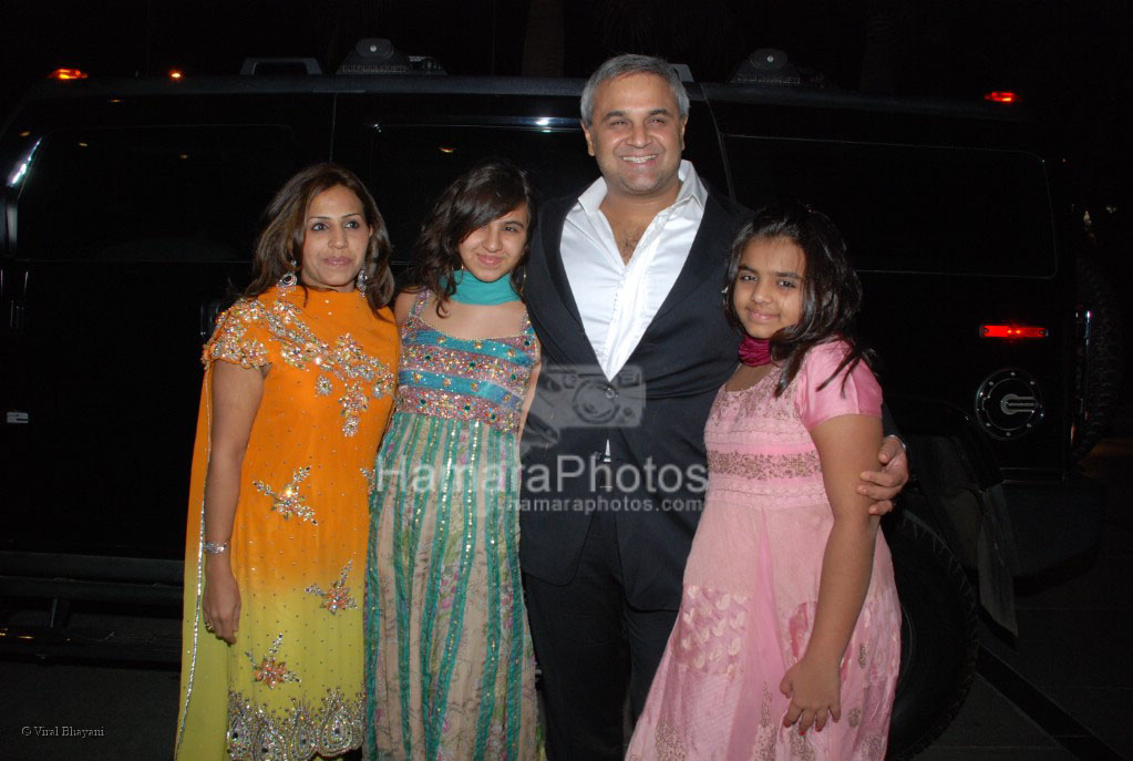 Rahul Nanda with daughters and wife at Parvin Dabas and Preeti Jhangiani wedding reception in Hyatt Regency on March 23rd 2008