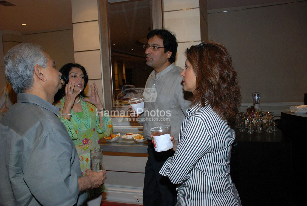 Ramesh Sippy,Kiran Juneja and Talat Aziz at Hrishikesh Pai bash in Mayfair Rooms on March 23rd 2008