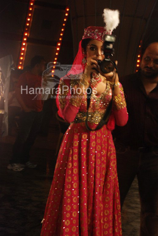 Mallika Sherawat on the sets of Maan Gaye Mughal-e-Azam at Filmistan on March 20th 2008