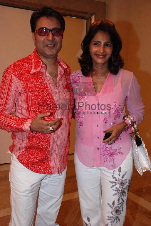 Suhas and Deepa Awchat at Hrishikesh Pai bash in Mayfair Rooms on March 23rd 2008