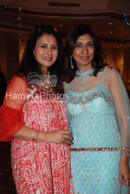Poonam Dhillon,Rishma pai at Hrishikesh Pai bash in Mayfair Rooms on March 23rd 2008