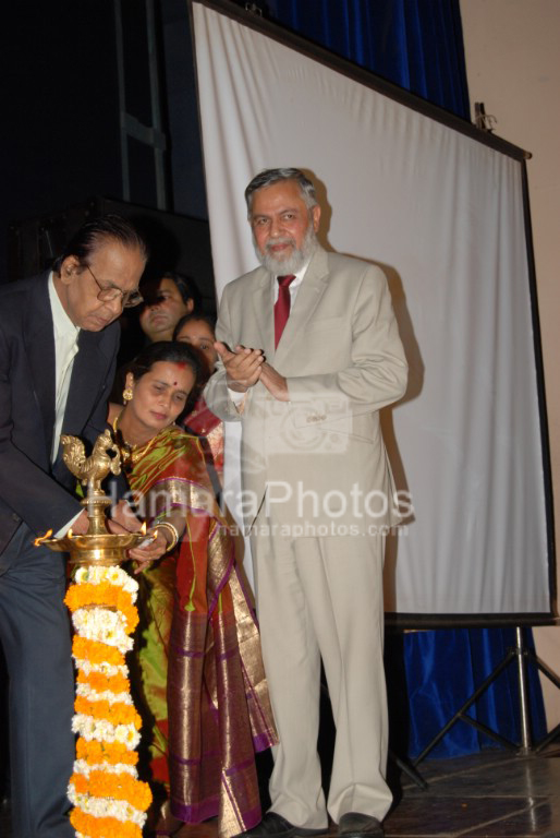 Shakti Samanta at the Launch of Stamp on Madhubala in Ravindra Natya Mandir on March 18th 2008