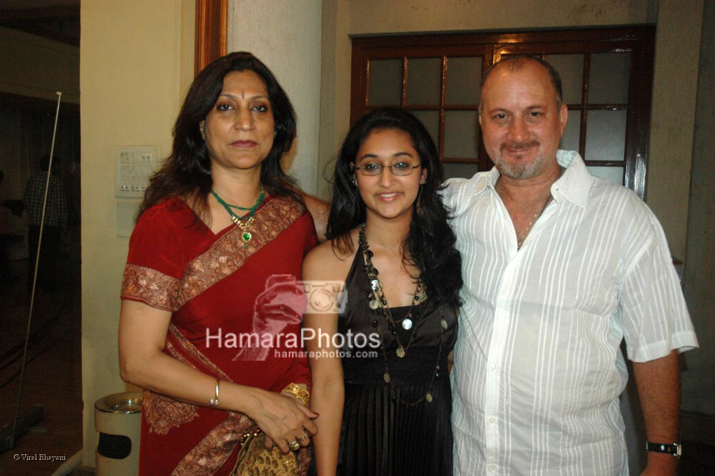Raju Kher with family at the Summer 2007 first look in The Club on March 25th 2008