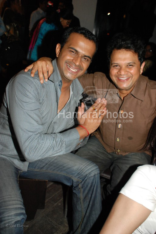 Siddharth Kannan with Viren Shah at the Launch of Apriati jewellery in Vie Lounge on March 26th 2008