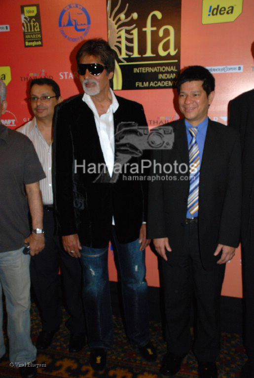 Amitabh Bachchan inaugurates IIFA Voting weekend by casting the first vote in JW Marriott on March 28th 2008