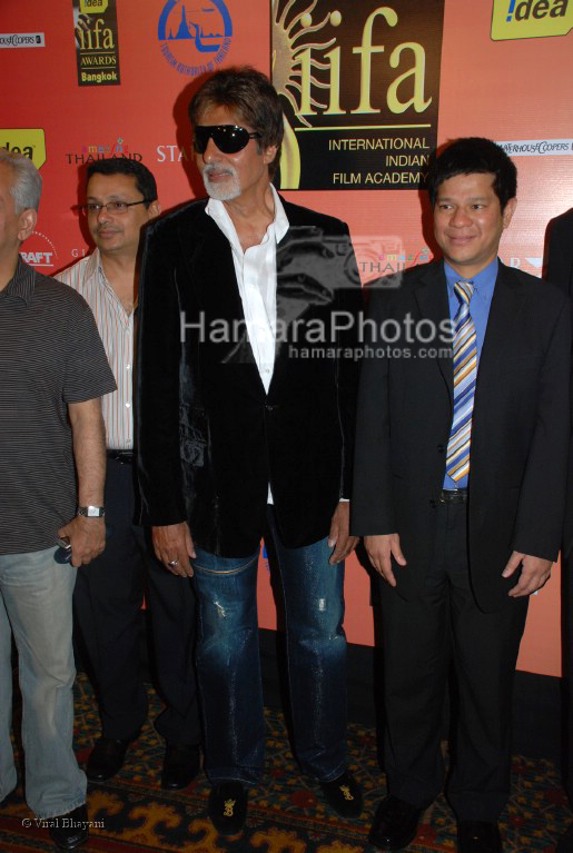 Amitabh Bachchan inaugurates IIFA Voting weekend by casting the first vote in JW Marriott on March 28th 2008