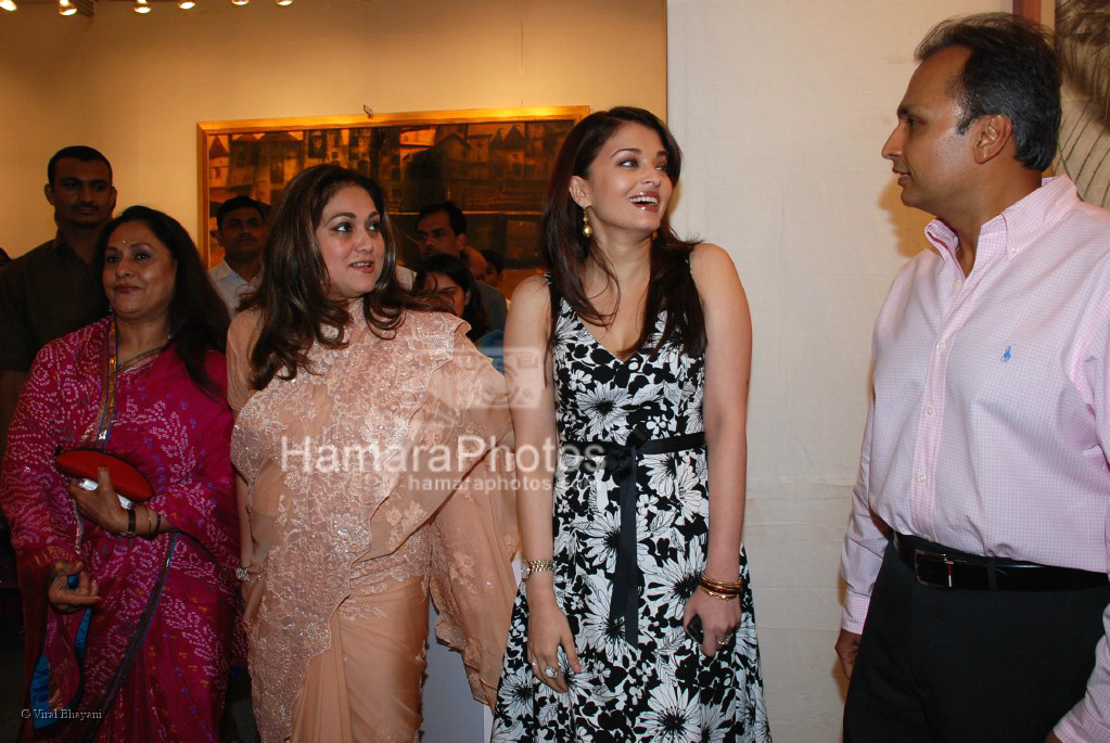 Jaya Bachchan, Tina Ambani, Aishwarya Rai,Anil Ambani at Tina  Ambani's Harmony show in Nehru Centre on March 28th 2008