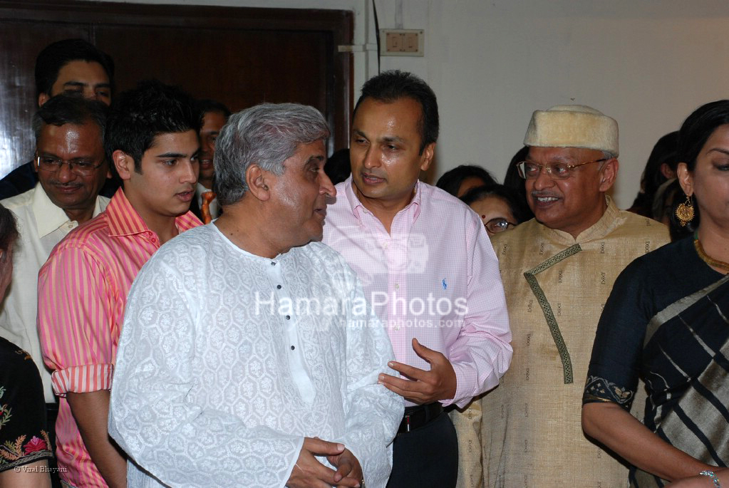 Javed Akhtar with Anil Ambani at Tina  Ambani's Harmony show in Nehru Centre on March 28th 2008