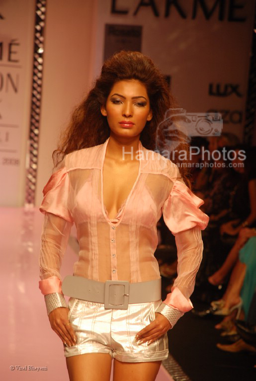 at Manish Malhotra Show in LIFW on 29th 2008