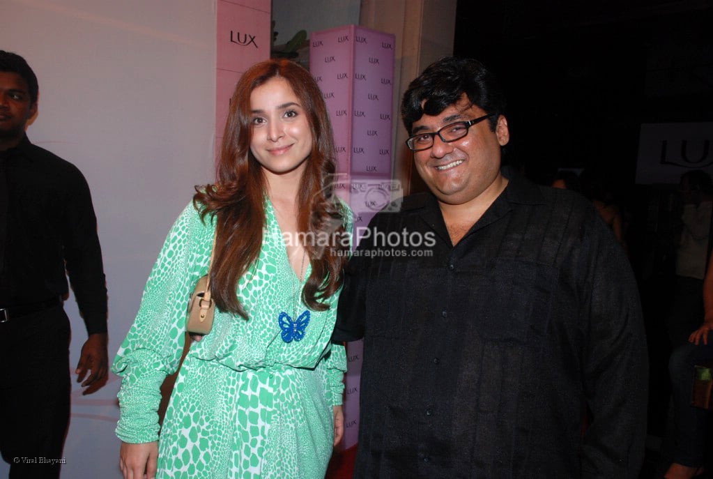 Simone Singh with Fahad Samar at Manish Malhotra bash in Prive on 29th 2008