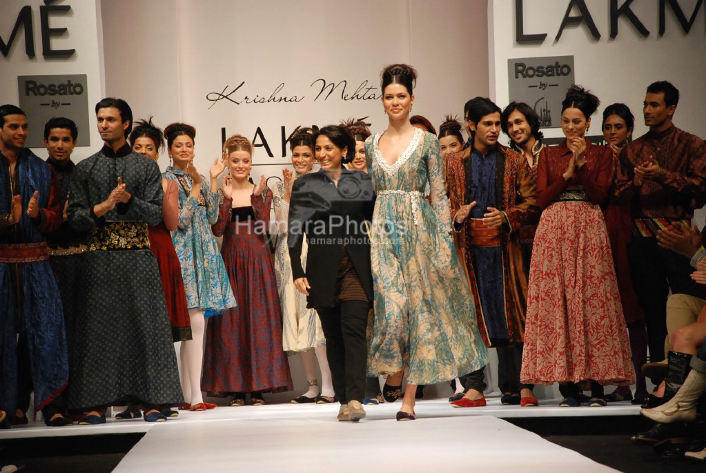 Model at Lakme Fashion Week Ramp Walk for Krishna Mehta on March 29th 2008