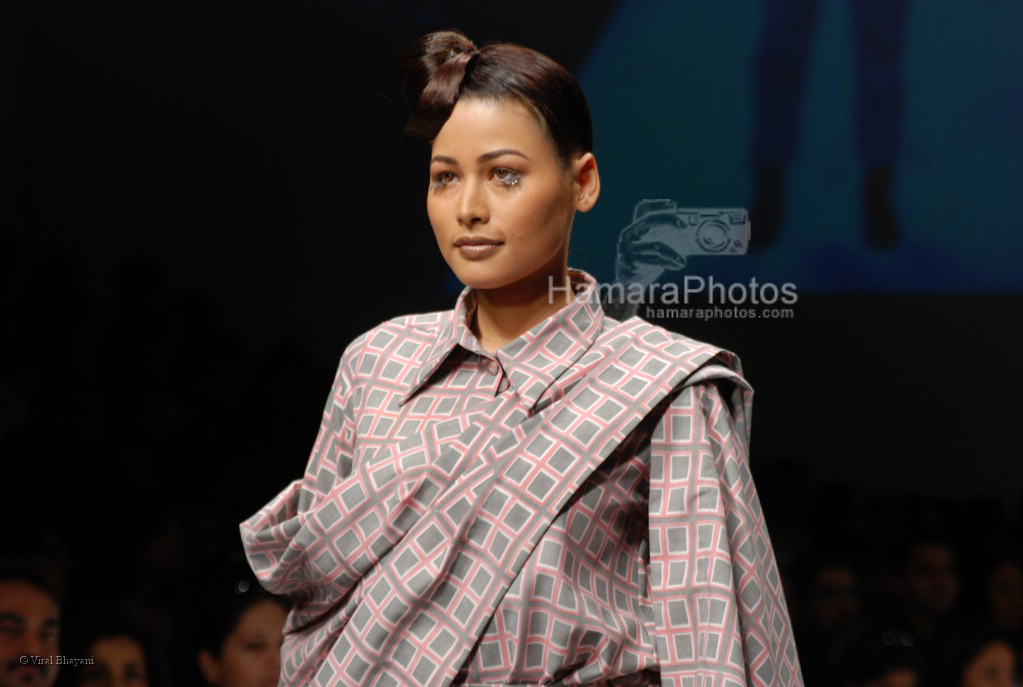 Model walks on the Ramp for Kallol Datta, Digvijay Singh, Sudhir Nayak and Tapas Bishwas show in Lakme India Fashion Week on March 30th 2008