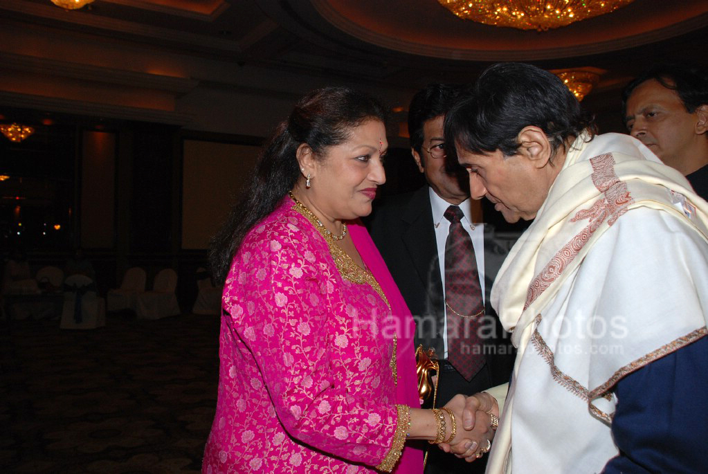 Bindu with Dev Anand at promotional book event hosted by Vijay Kalantri in Taj Land's End on March 30th 2008