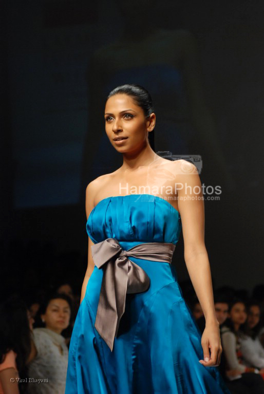 Model walks on the Ramp for Urvashi Kaur in Lakme India Fashion Week on March 31th 2008