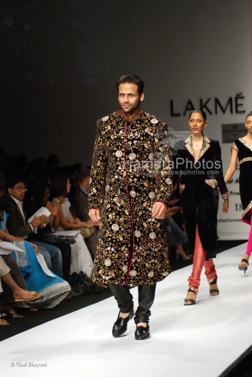 Bikram Saluja walks on the Ramp for Shaymal Bhumika in Lakme India Fashion Week on March 31th 2008