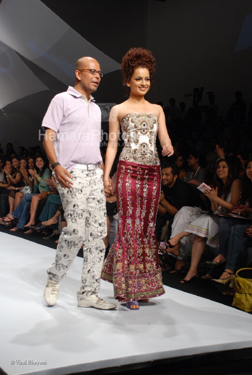Kangana Ranaut walks on the Ramp for Narendra Kumar Ahmed in Lakme India Fashion Week on March 31th 2008