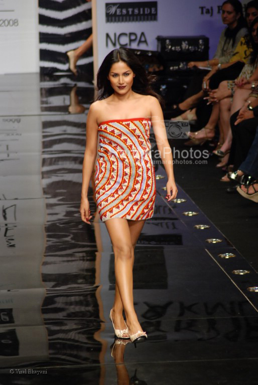 Model walks on the Ramp for Nandita Mahtani show in Lakme India Fashion Week on March 31th 2008