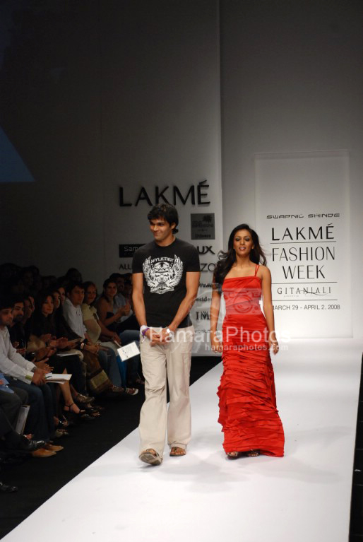 Shweta Salve at Swapnil Shinde Show in Lakme India Fashion Week on April 1st 2008