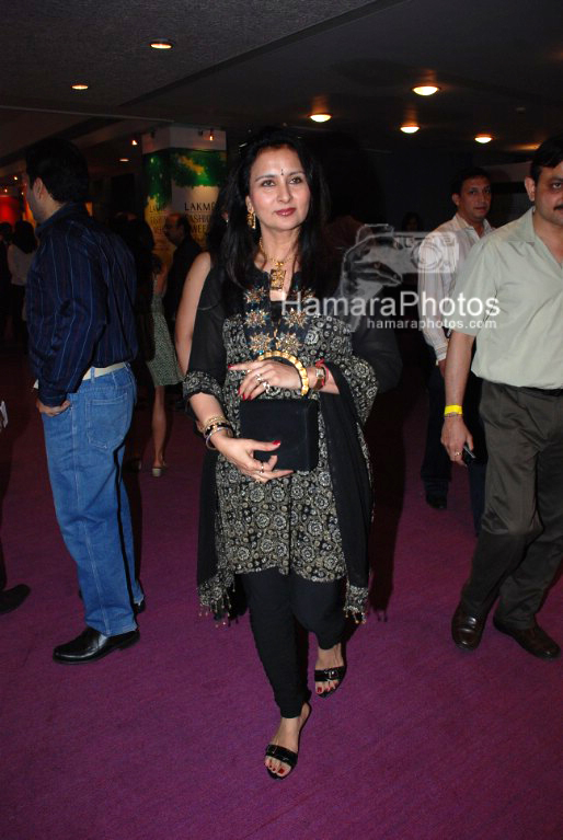 Poonam Dhillon at Park Avenue Show in Lakme India Fashion Week on April 1st 2008