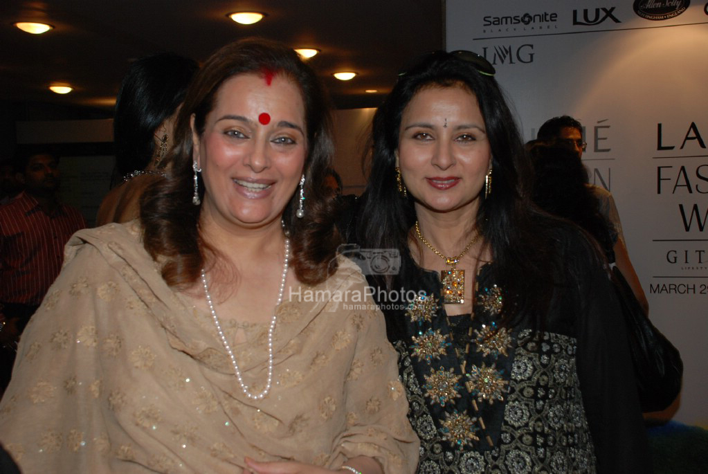 Poonam Sinha,Poonam Dhillon at Park Avenue Show in Lakme India Fashion Week on April 1st 2008
