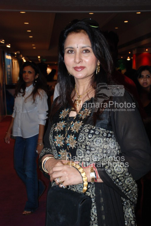 Poonam Dhillon at Park Avenue Show in Lakme India Fashion Week on April 1st 2008