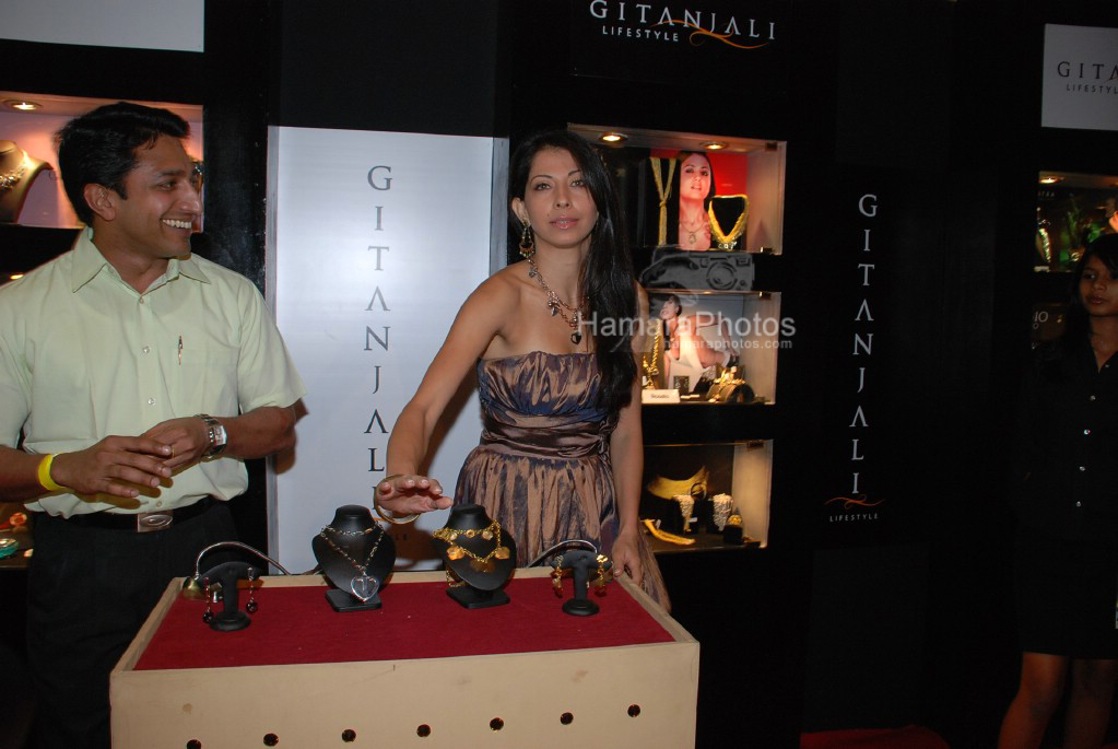 Vida Samadzai at Gitanjali stall in Lakme India Fashion Week on April 1st 2008